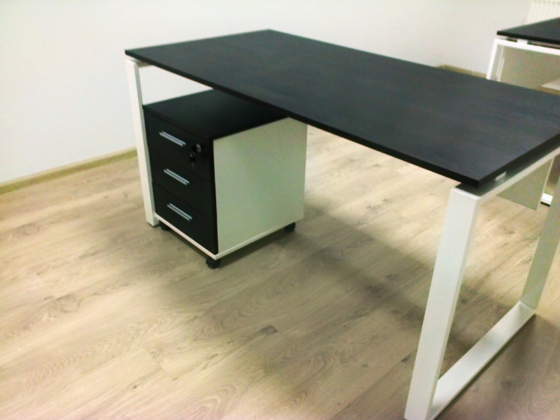 Стіл офісний140х75х70 на металевих ніжках kqd-1470 | Фото - 7