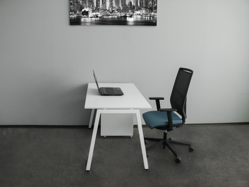 Сучасний офісний стіл 140х75х70 на металевих ніжках rd-1470 | Фото - 3